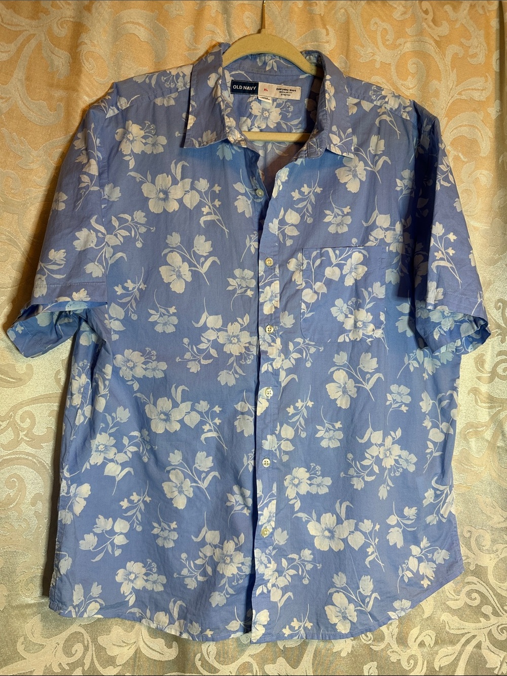 Old Navy Light Blue Floral Short-Sleeve Button-Down Shirt